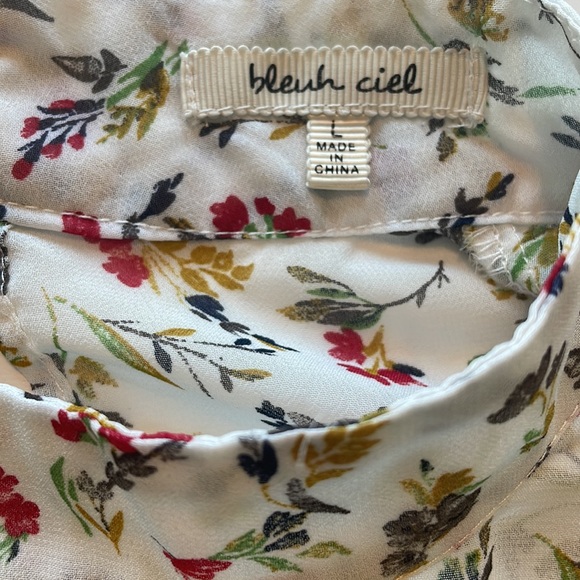 Bleuh ciel Ruffle Top - Picture 4 of 13